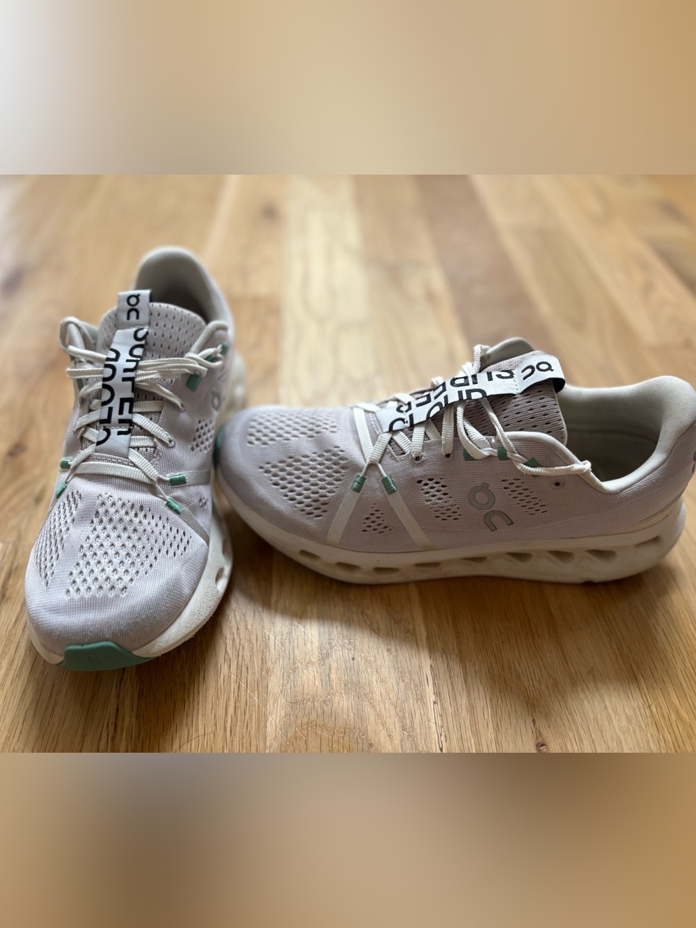 On Cloud Running women's Cloud Surfer; white/mint; 10.5
